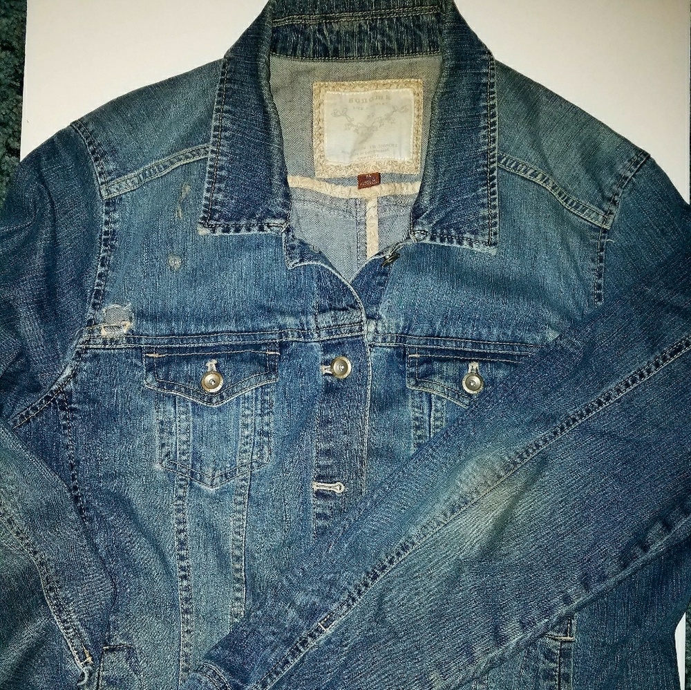 XL broken in denim jacket, not as blue as the pics